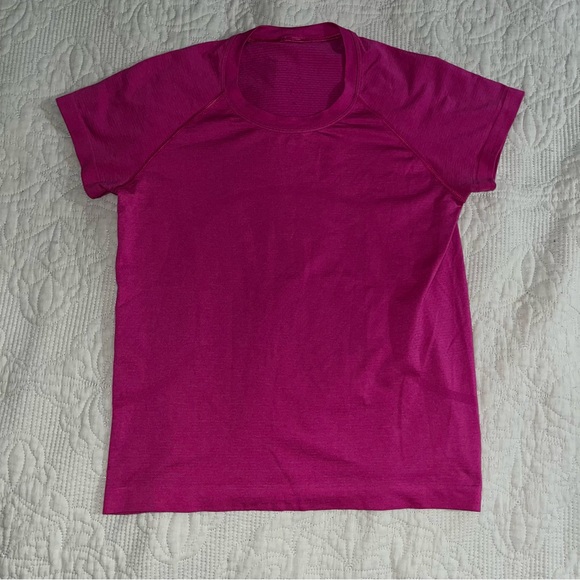 Lululemon Swiftly Tech Short Sleeve  sonic pink size 8 race length - Picture 1 of 3
